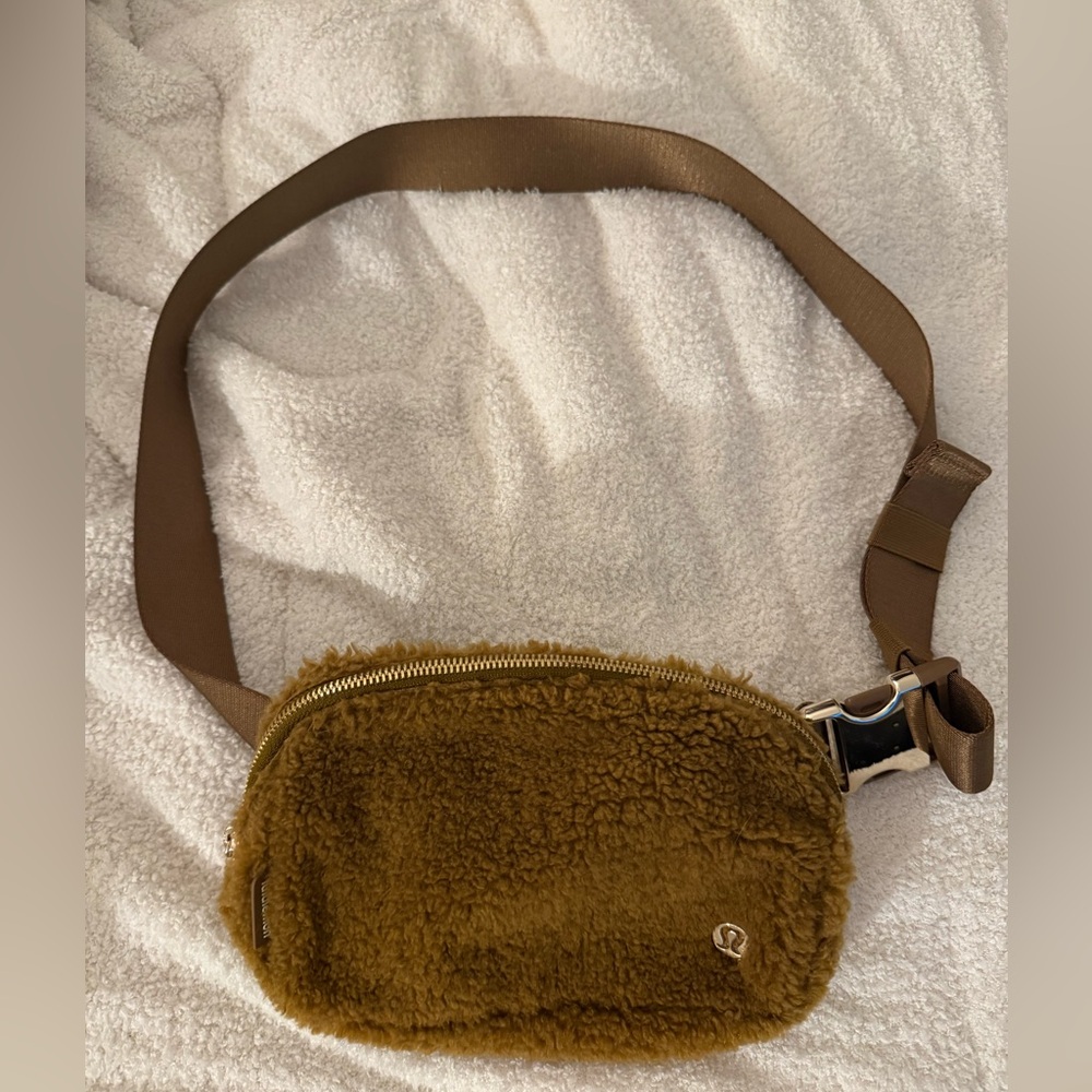 lululemon Brown Sherpa Everywhere Belt Bag - Picture 3 of 4